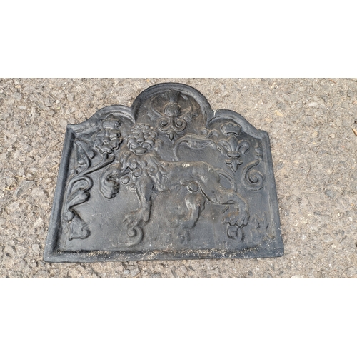 44 - Heavy Cast Iron Reproduction Fire Back Featuring A Lion With Tudor Rose, Fleur De Lys And A Thistle ... 