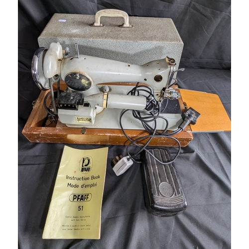 976 - Pfaff 51 Sewing Machine In Case