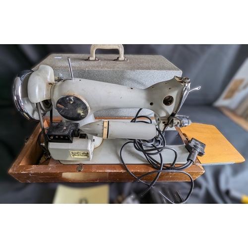 976 - Pfaff 51 Sewing Machine In Case