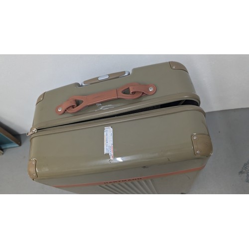 139 - Genuine Hartman Hard Shell Suitcase - Lightweight.  Approx 82cm High, 28cm Depth, 50cm Wide.  With C... 