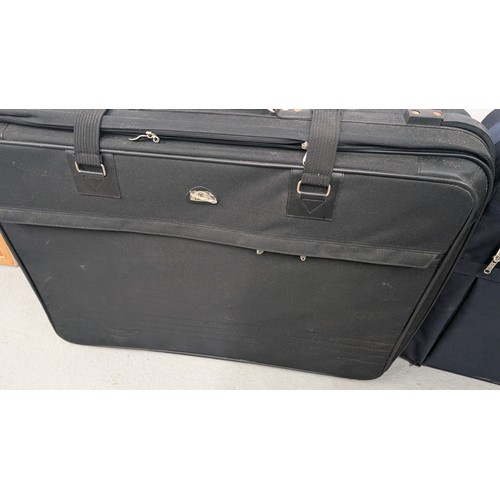 938 - A Selection of 3 x Suitcases/ Luggage Carriers and a Holdall - All In Good Condition