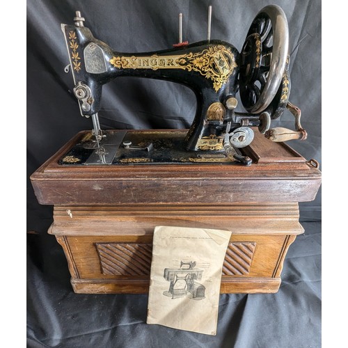 974 - Vintage Singer Sewing Machine In Wooden Case