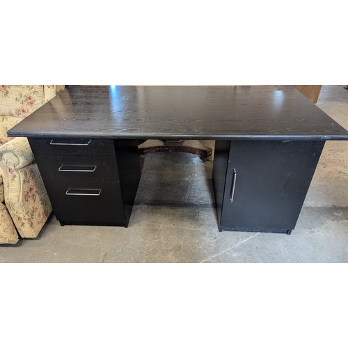 1037 - A Black Office Desk - 152 x 75 x 76cm