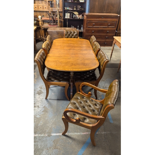 152 - A Dining Room Extendable Table And 8x Button Back Chairs - (2 Carvers) - 168 x 91 x 73cm Closed