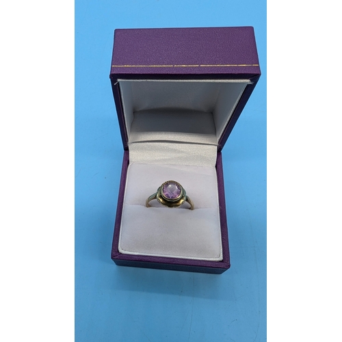 221 - A 9ct Gold And Amethyst Ring - Size N/O