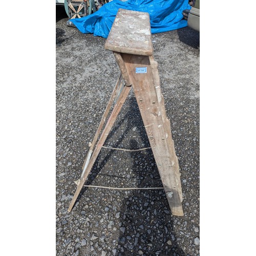 1450 - 5 Tread Wooden Step Ladder