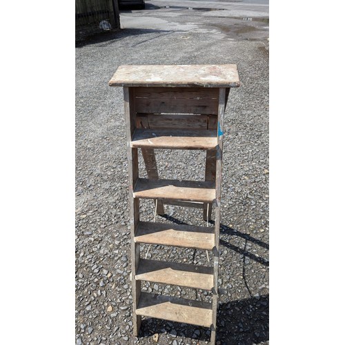 1450 - 5 Tread Wooden Step Ladder