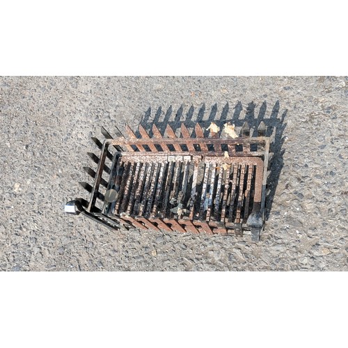 793 - Cast Fire Grate - 32 x 64 x 34cm