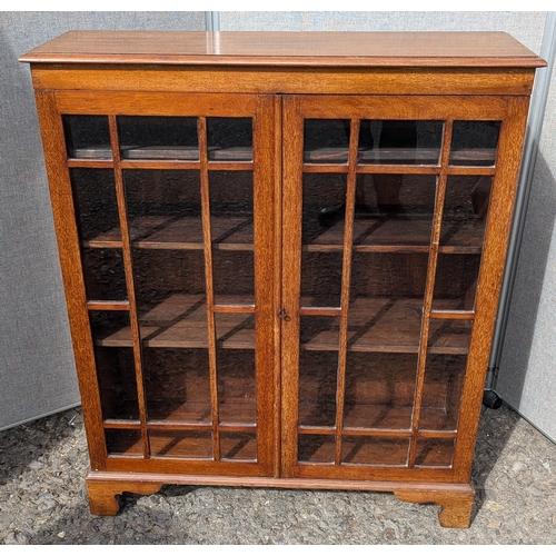 781 - Antique Free Standing Glazed Bookcase With 3 Shelves And Key - 105 x 89 x 27cm