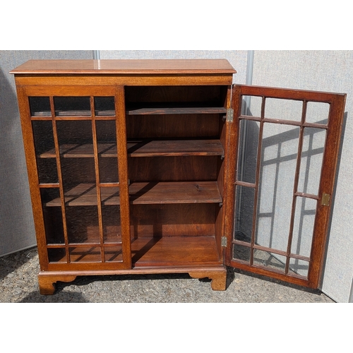 781 - Antique Free Standing Glazed Bookcase With 3 Shelves And Key - 105 x 89 x 27cm