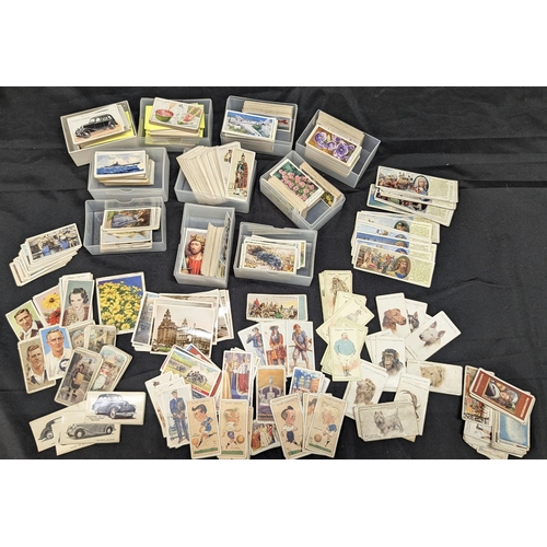 1092 - .A Large Quantity Of Players Cigarette And Other Collectable Cards