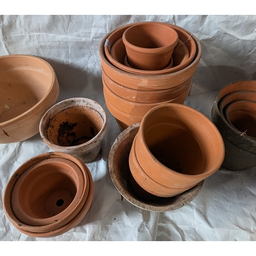 12 - A Selection Of Mixed Terracotta Plant Pots - 30 In Total