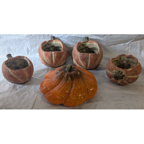 20 - 4x Pumpkin Planters And A Pumpkin Decoration