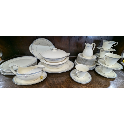 627 - Royal Doulton Lisa Dinner Service - 43 Pieces In Total