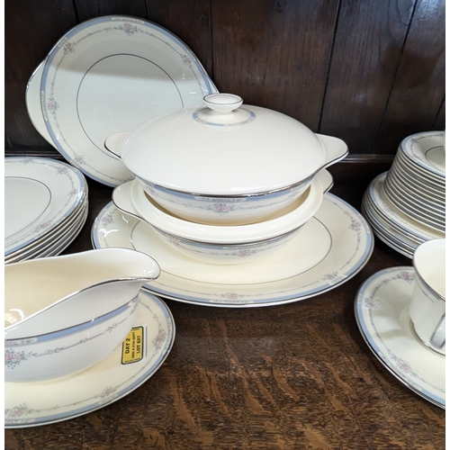 627 - Royal Doulton Lisa Dinner Service - 43 Pieces In Total