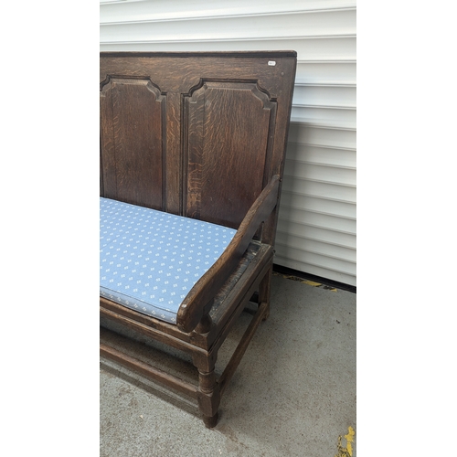 604 - George III Oak Panelled Settle With Blue Patterned Cushion - 108 x 185 x 75cm