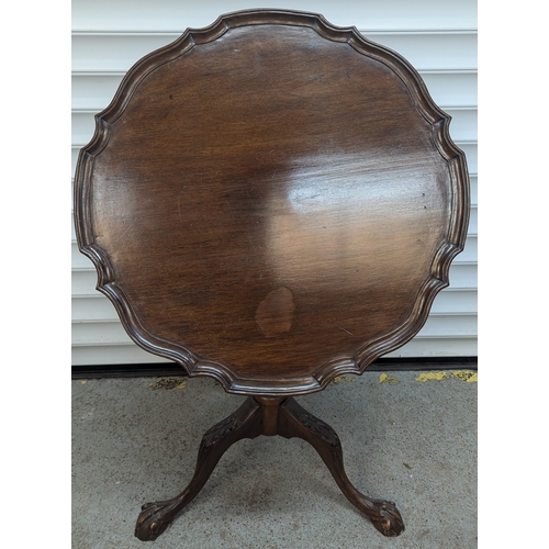 620 - George III Mahogany Pie Crust Edge Tilt Top Table On Centre Turned Column On Tripod Legs And Claw Fe... 