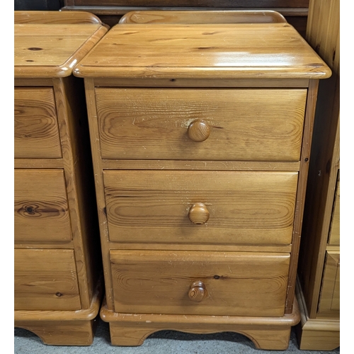 696 - A Lovelace Pine 7 Drawer Chest And 2 Bedside Cabinets - 132 x 74 x 46cm And 48 x 74 x 46cm Respectiv... 