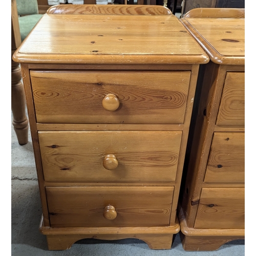 696 - A Lovelace Pine 7 Drawer Chest And 2 Bedside Cabinets - 132 x 74 x 46cm And 48 x 74 x 46cm Respectiv... 