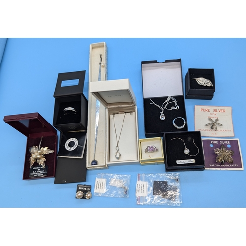 705 - An Assortment Of Silver And White Metal Jewellery