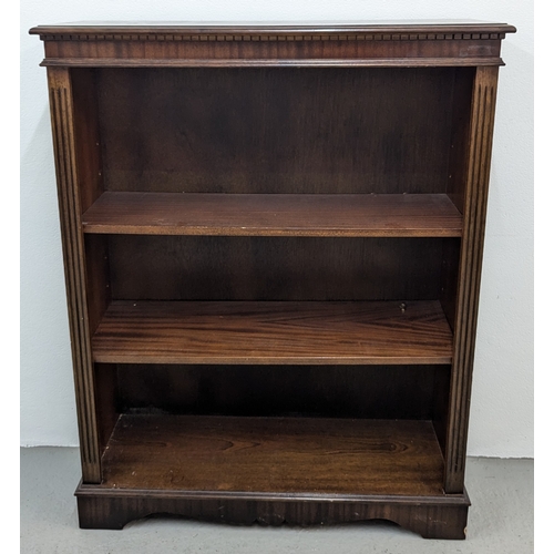 688 - A Freestanding Bookcase - 120 x 90 x 32cm