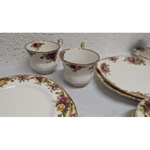 615 - A Collection Of Royal Albert Old Country Roads Bone China Tea And Coffee Service Inc: 

12x Teacups;... 