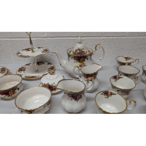 615 - A Collection Of Royal Albert Old Country Roads Bone China Tea And Coffee Service Inc: 

12x Teacups;... 