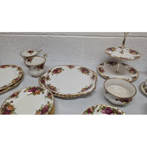 615 - A Collection Of Royal Albert Old Country Roads Bone China Tea And Coffee Service Inc: 

12x Teacups;... 