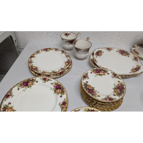 615 - A Collection Of Royal Albert Old Country Roads Bone China Tea And Coffee Service Inc: 

12x Teacups;... 