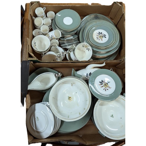 1122 - .A Large Quantity of Wedgewood Greenwood Dinner and Tea Service