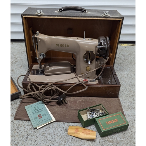 1440B - .A Vintage Electric Singer Sewing Machine