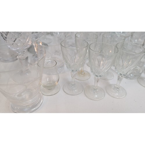 1426 - .A Large Selection of Vintage Glassware