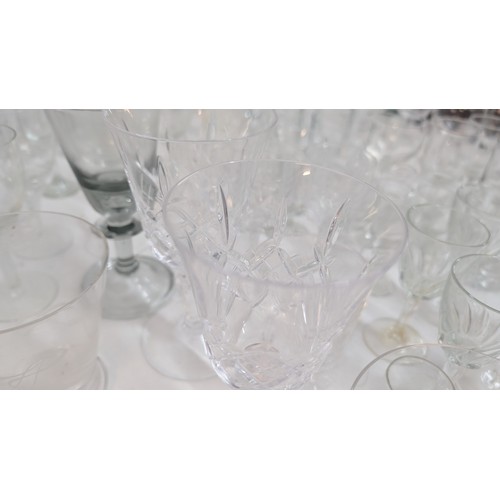 1426 - .A Large Selection of Vintage Glassware