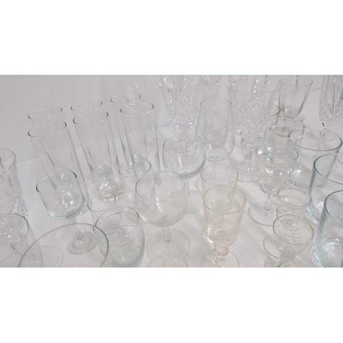 1426 - .A Large Selection of Vintage Glassware