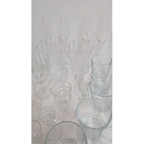 1426 - .A Large Selection of Vintage Glassware