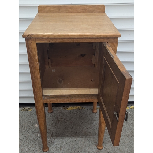 1034 - .Oak Bedside Cabinet On Tapered Legs And Pad Feet - 80 x 41 x 41cm