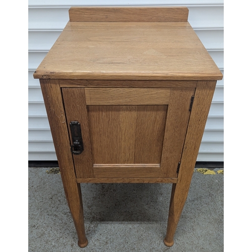 1034 - .Oak Bedside Cabinet On Tapered Legs And Pad Feet - 80 x 41 x 41cm