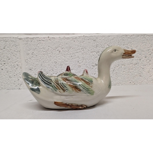 871H - .19th Century Japanese Pottery Duck Teapot/Kettle In Form Of A Seated Duck - Missing Bronze Or Wire ... 