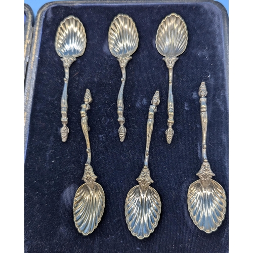 26 - A cased set of 6 Victorian Condiment Spoons