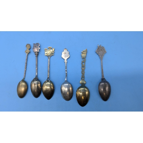 32 - An Assortment of Hallmarked Silver Collectors Spoons, Queen Victoria, Edward VII etc (95 gms)