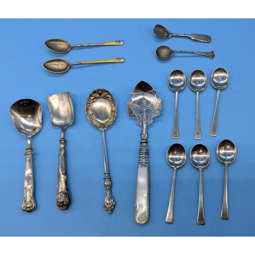 33 - An Assortment of Hallmarked Silver Spoons (127 gms) Total weight