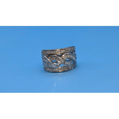 603 - A 3ct Diamond and 9ct Gold Ring Size P 4.5 gms