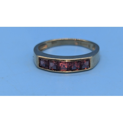 621 - A 9ct Gold and Tourmaline Ring Size N