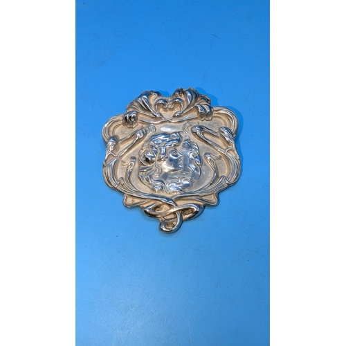 642 - An Art Nouveau Style Repousse Pendant Brooch. Metropolitan Museum Of Art 6 x 7cm