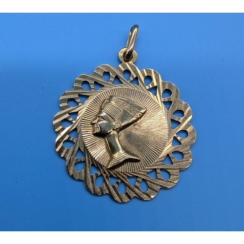 645 - An 18ct Gold Cleopatra Pendant - 5gms