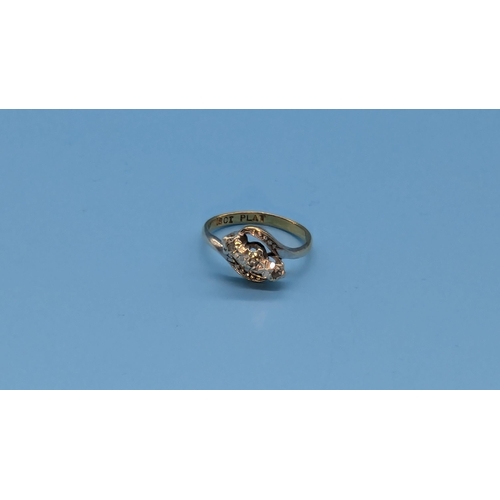 661 - An 18ct Gold And Diamond Ring With Platinum Setting - 1.8gms - Size H