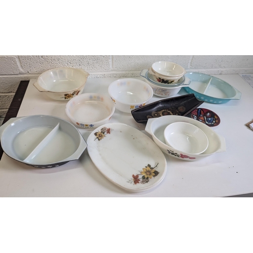 1184 - A Quantity of Pyrex and Other Dishes