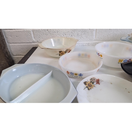 1184 - A Quantity of Pyrex and Other Dishes