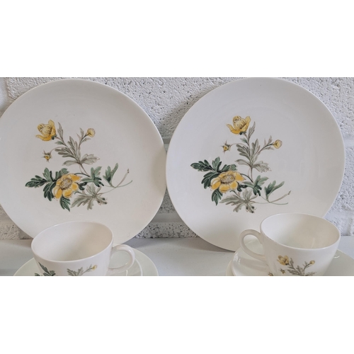 920 - A Vintage Wedgewood Golden Glory Tea Service inc. 8 x Cups, 8 x Saucers, 8 x Cake Plates,2 x Cake Se... 