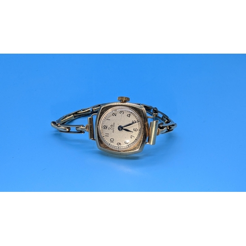 655 - A 9ct Gold Vintage Ladies Swiss 'RECORD' Watch With Expanding Strap - Running